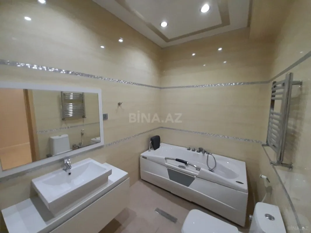 Satılır 3 otaqlı mənzil 183 m²