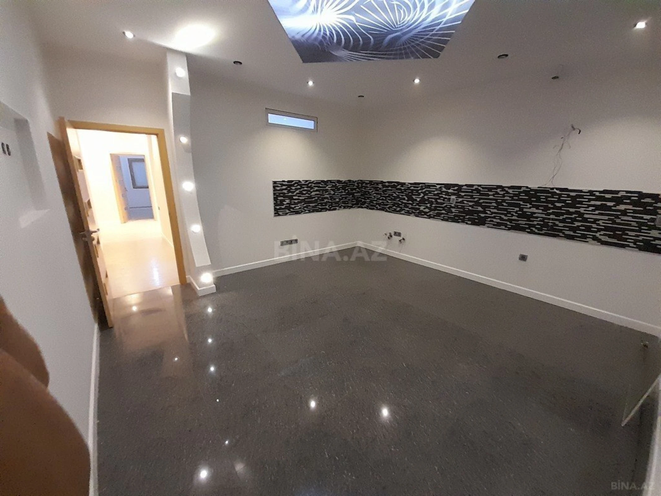 Satılır 3 otaqlı mənzil 183 m²