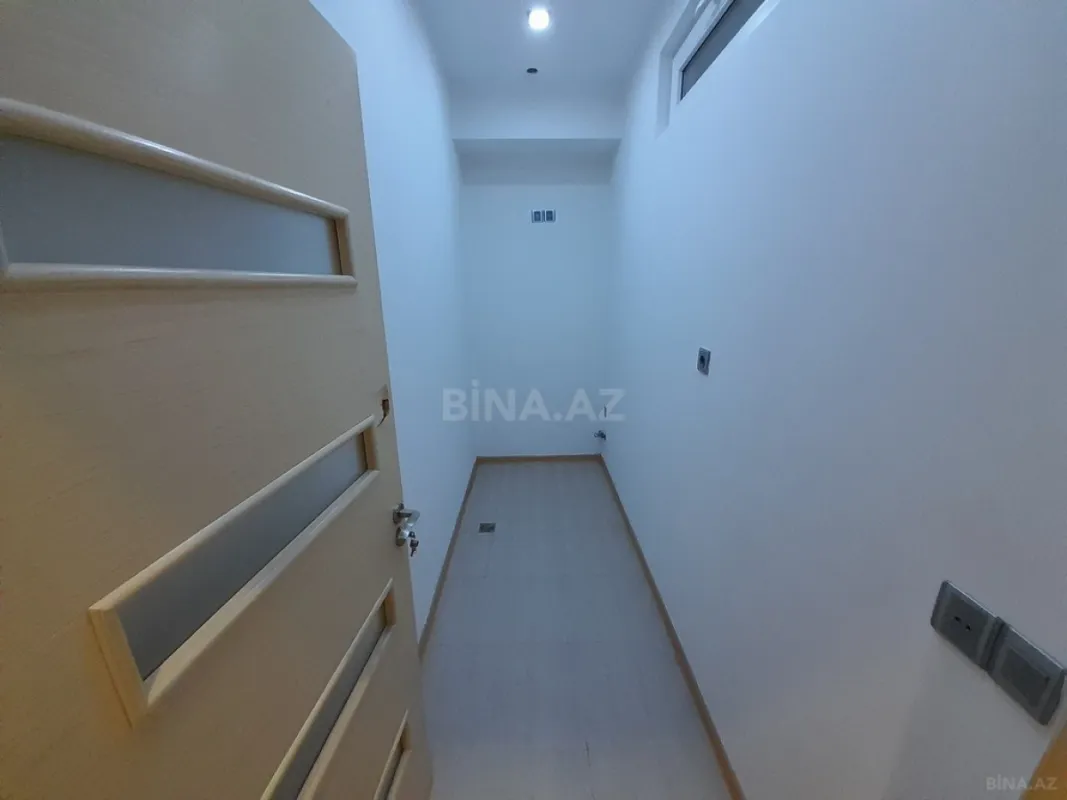 Satılır 3 otaqlı mənzil 183 m²