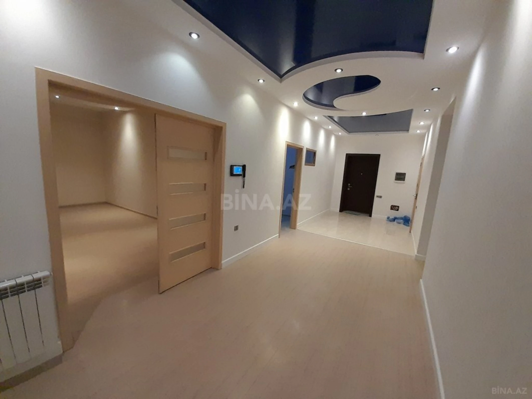 Satılır 3 otaqlı mənzil 183 m²
