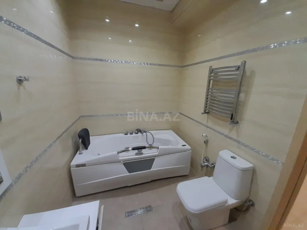 Satılır 3 otaqlı mənzil 183 m²