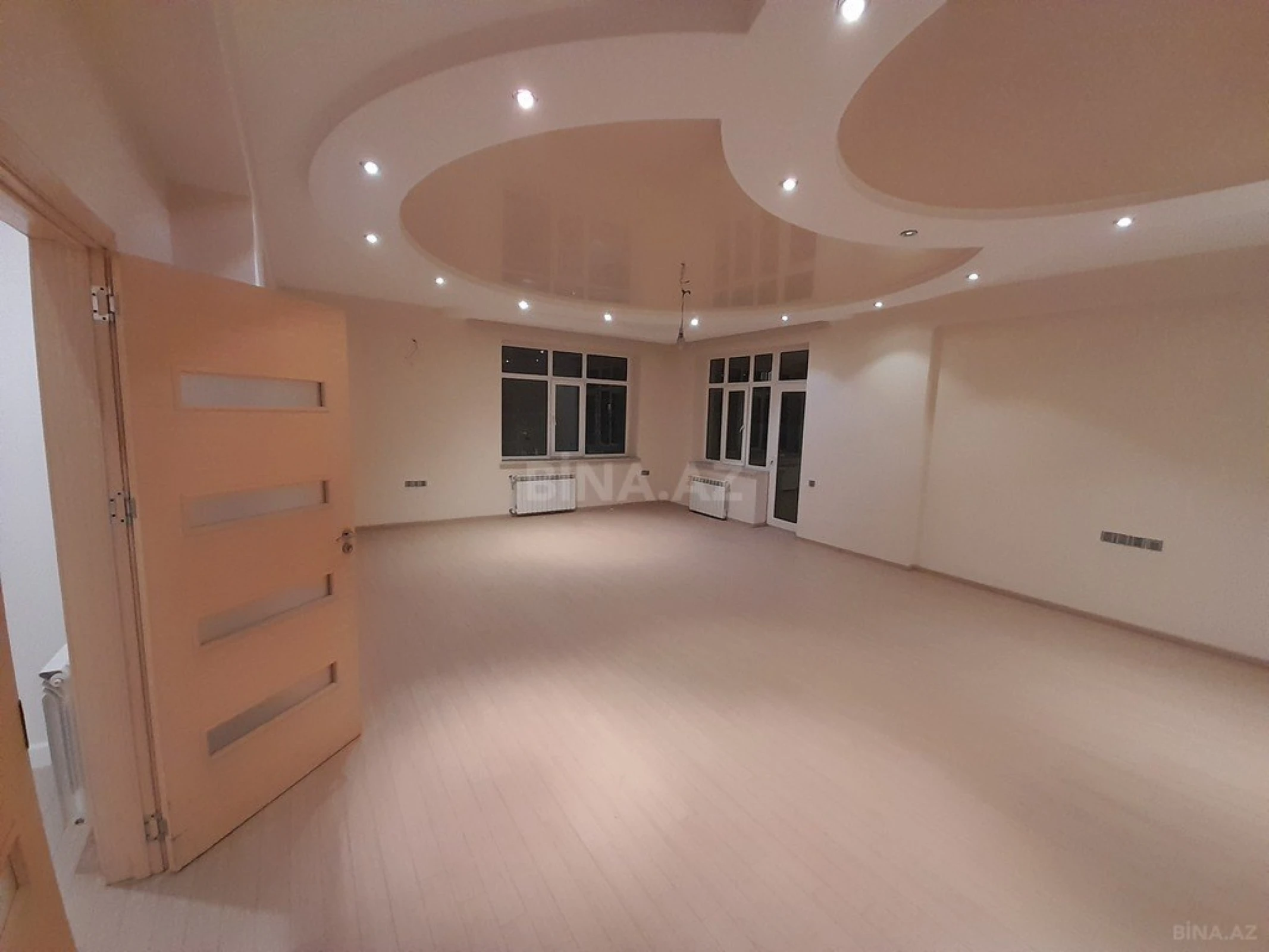 Satılır 3 otaqlı mənzil 183 m²