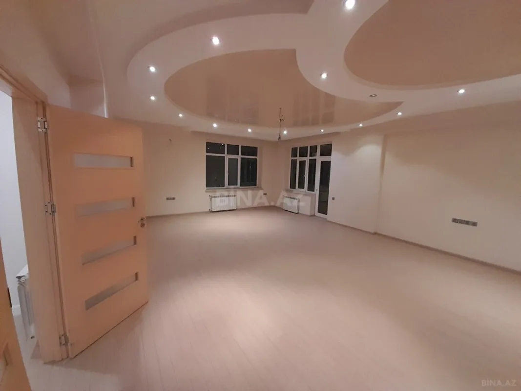 Satılır 3 otaqlı mənzil 183 m²