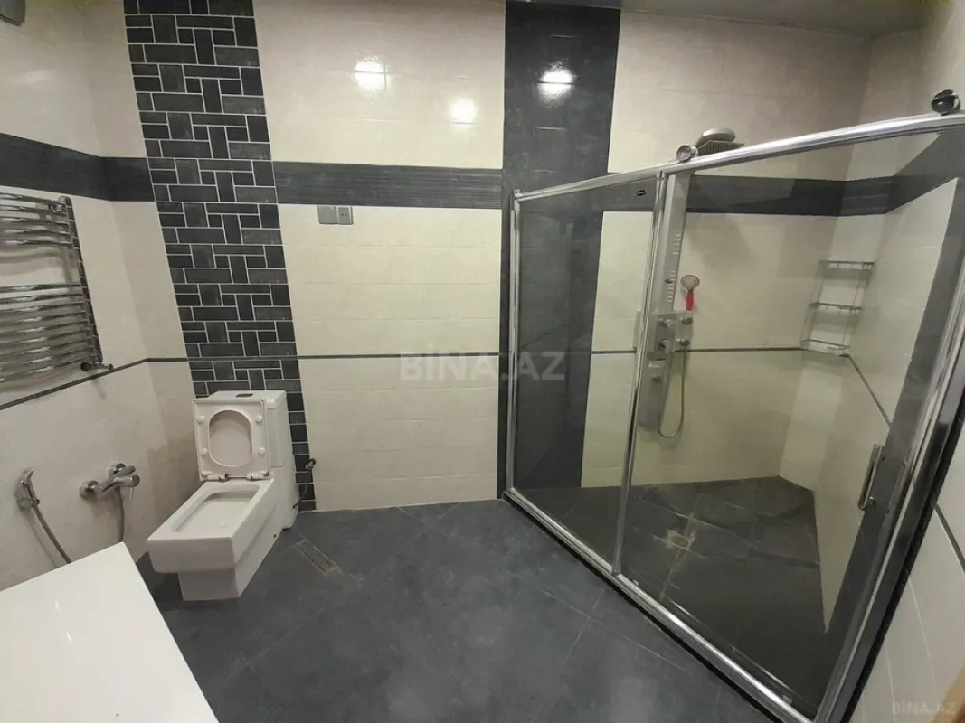 Satılır 3 otaqlı mənzil 183 m²