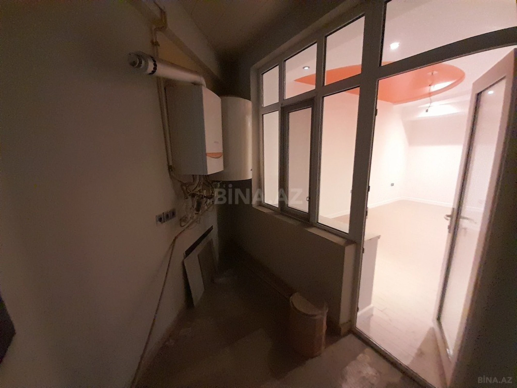 Satılır 3 otaqlı mənzil 183 m²