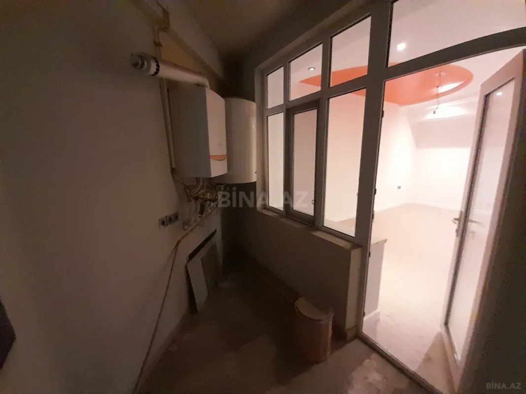 Satılır 3 otaqlı mənzil 183 m²