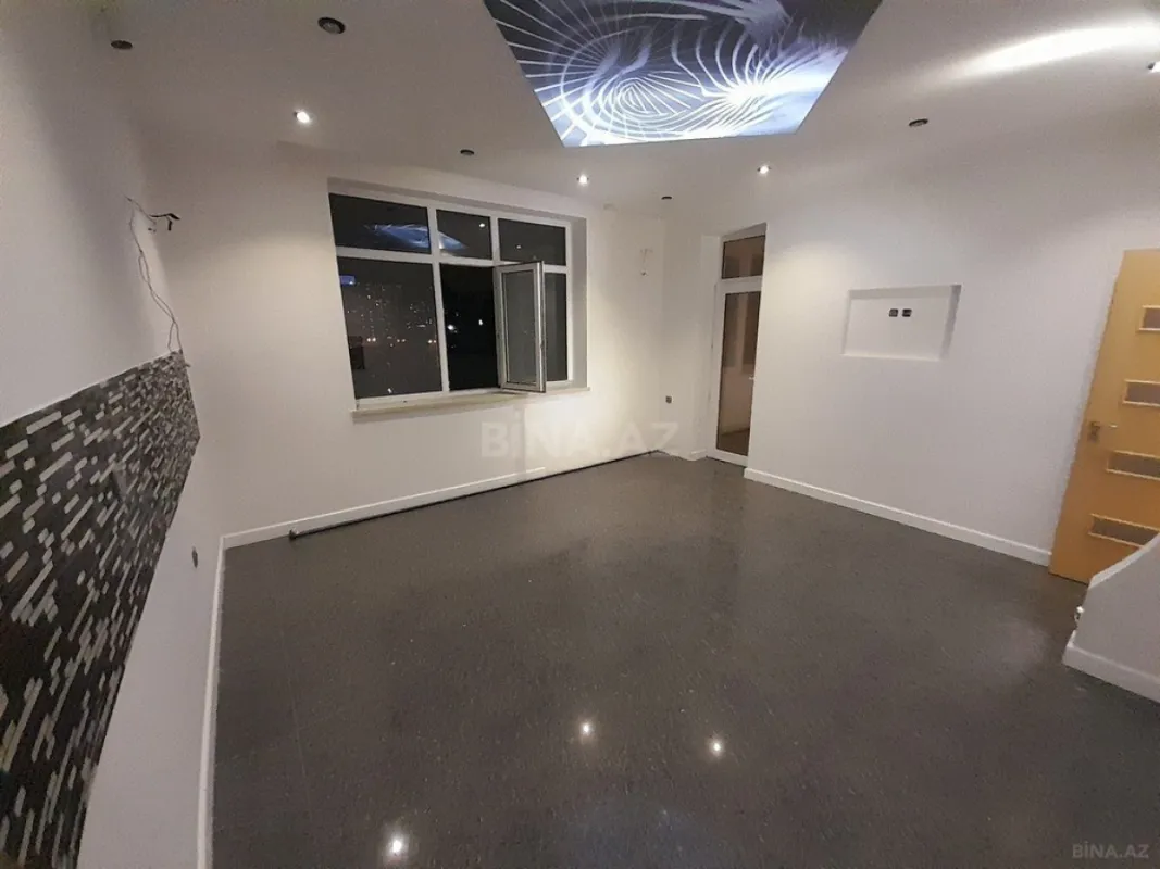 Satılır 3 otaqlı mənzil 183 m²