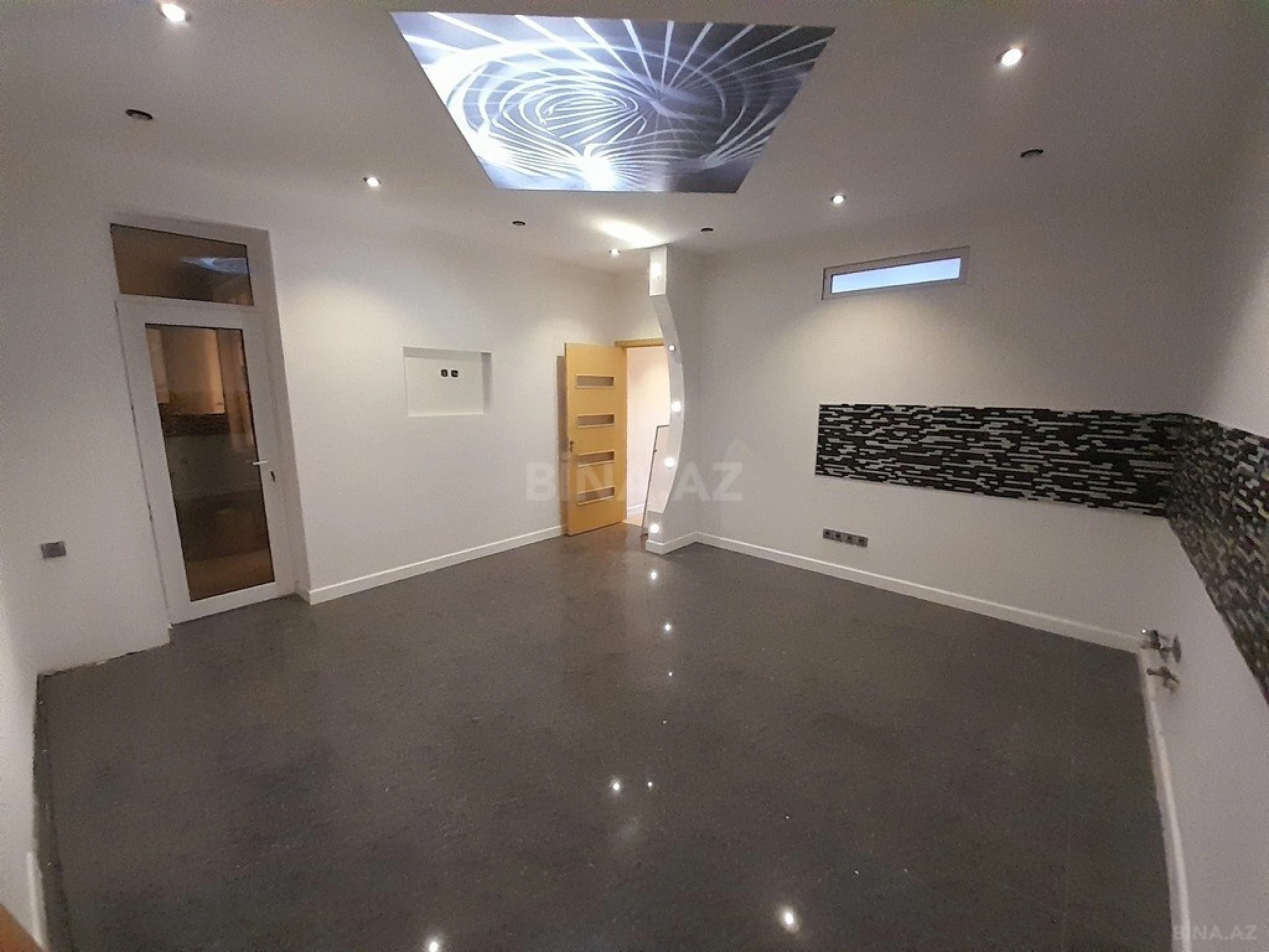 Satılır 3 otaqlı mənzil 183 m²