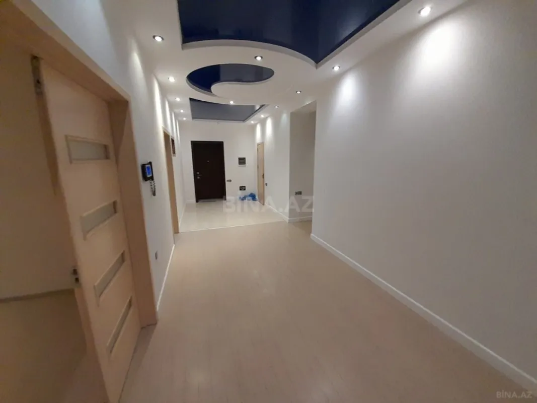 Satılır 3 otaqlı mənzil 183 m²