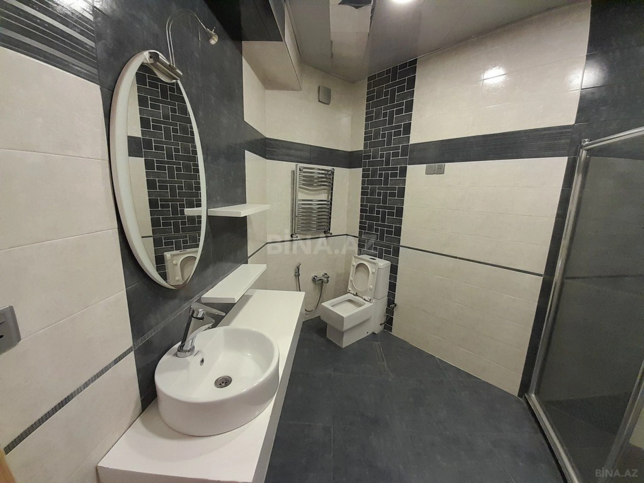 Satılır 3 otaqlı mənzil 183 m²