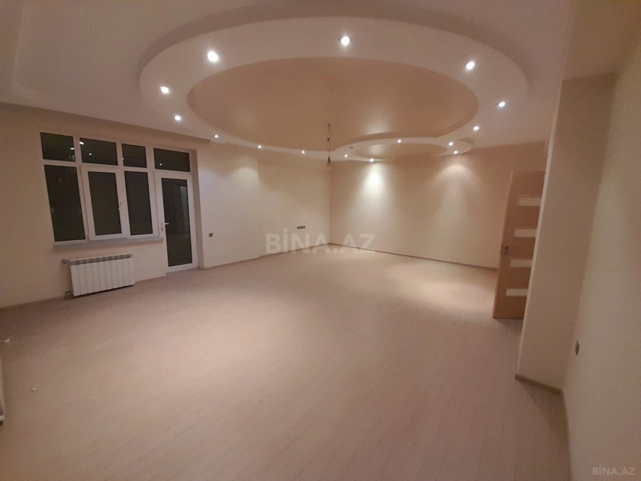 Satılır 3 otaqlı mənzil 183 m²