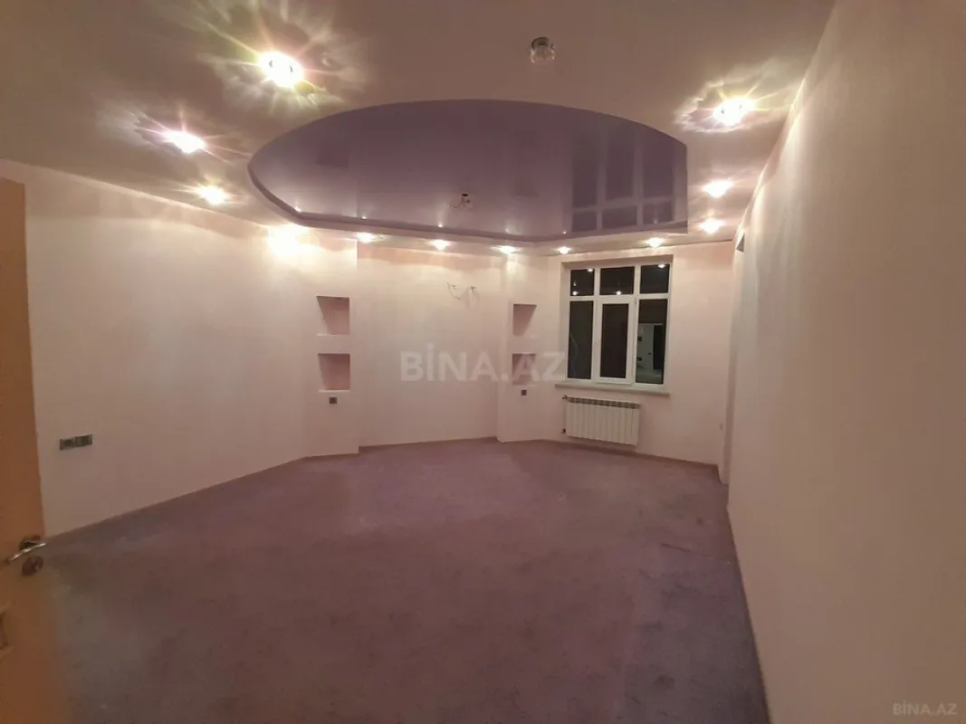 Satılır 3 otaqlı mənzil 183 m²