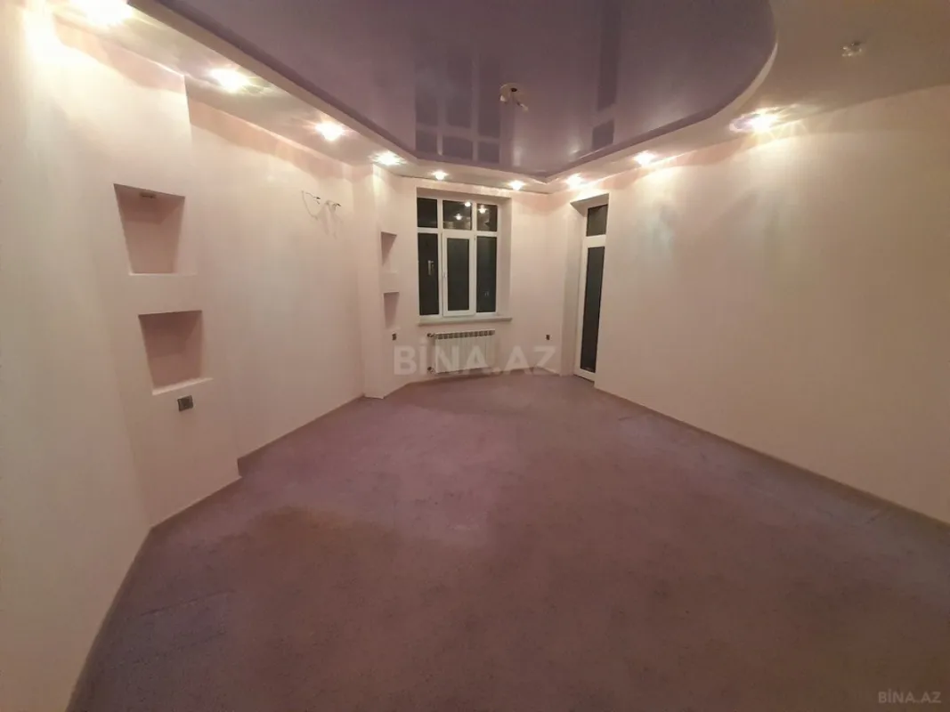 Satılır 3 otaqlı mənzil 183 m²