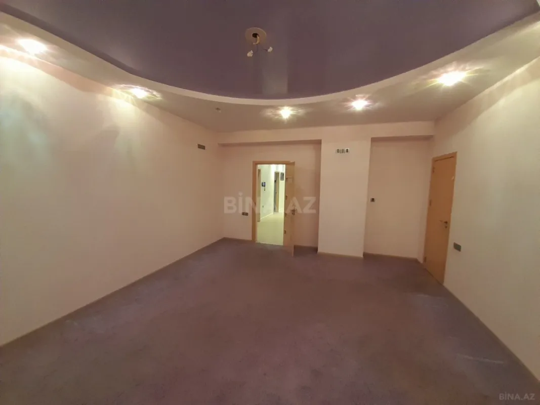 Satılır 3 otaqlı mənzil 183 m²