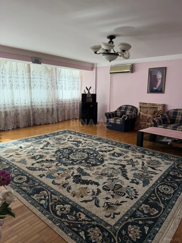 Satılır 3 otaqlı mənzil 110 m²