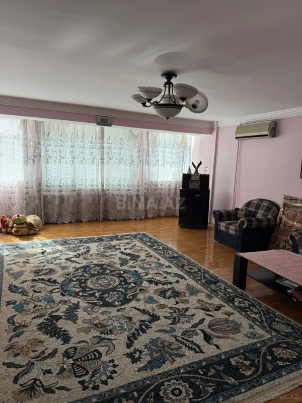 Satılır 3 otaqlı mənzil 110 m²