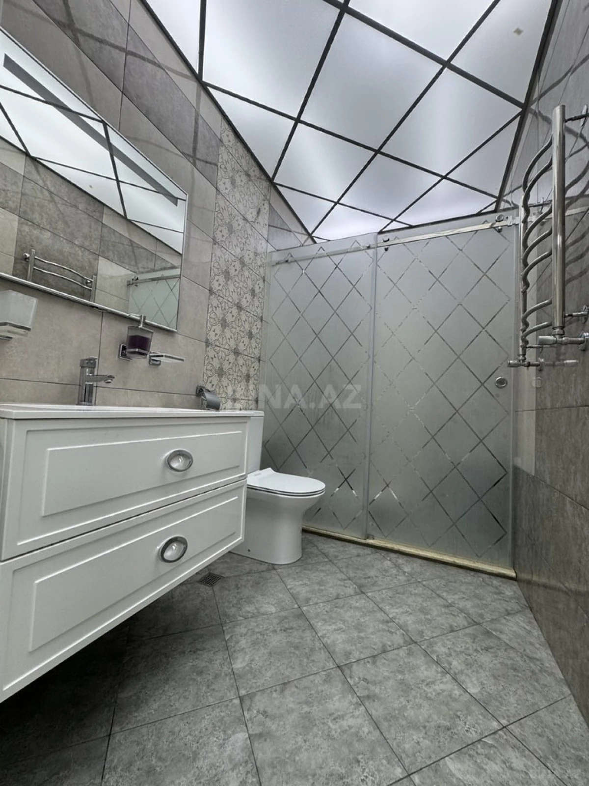 Satılır 2 otaqlı mənzil 88 m²