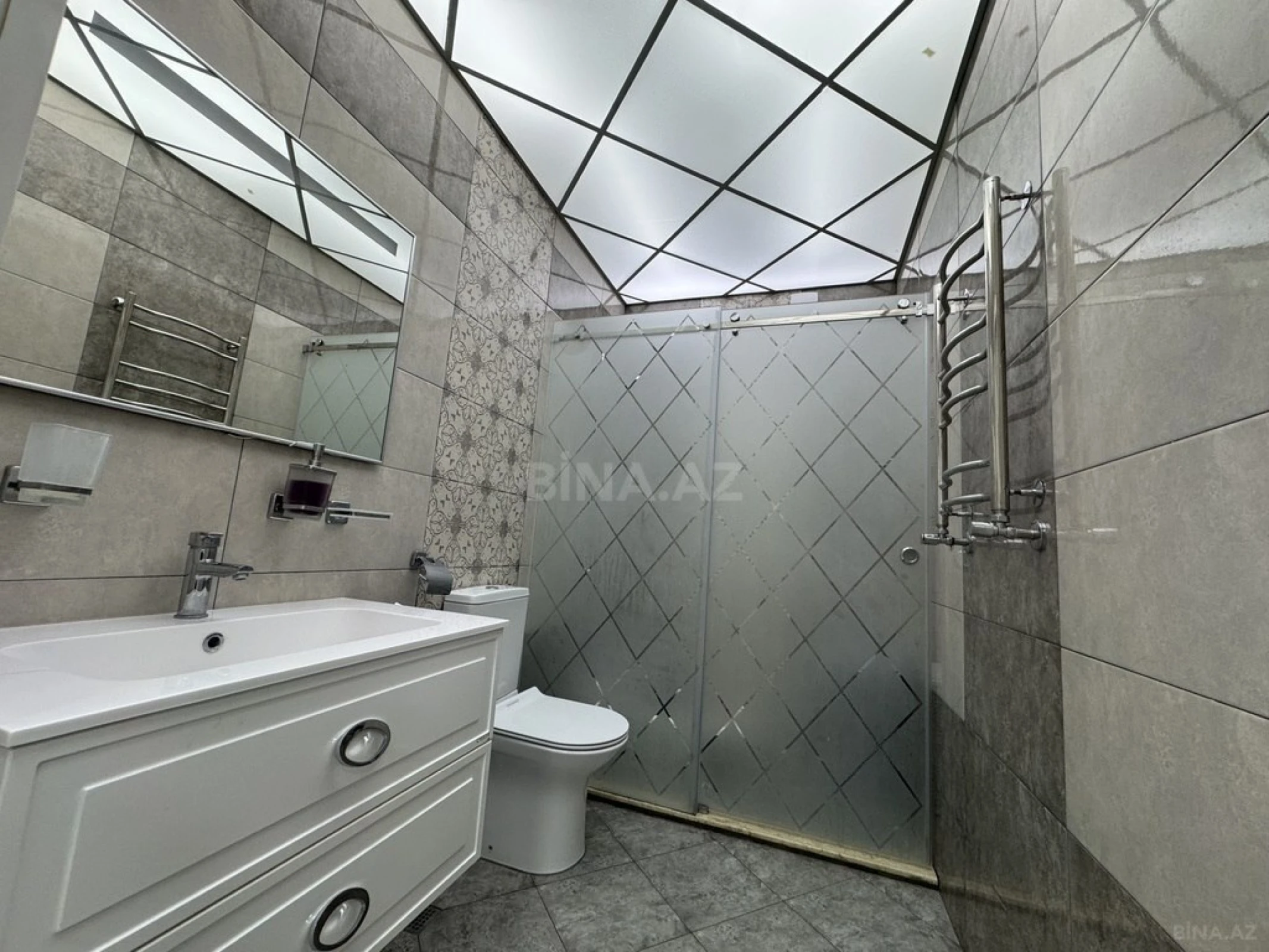 Satılır 2 otaqlı mənzil 88 m²