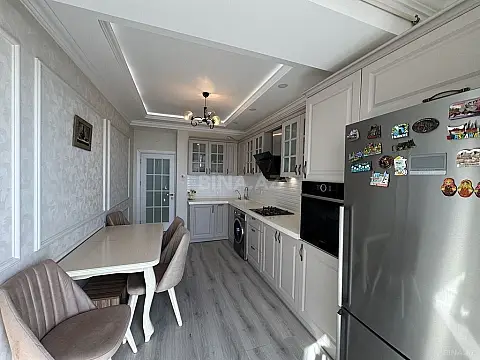 Satılır 2 otaqlı mənzil 88 m²