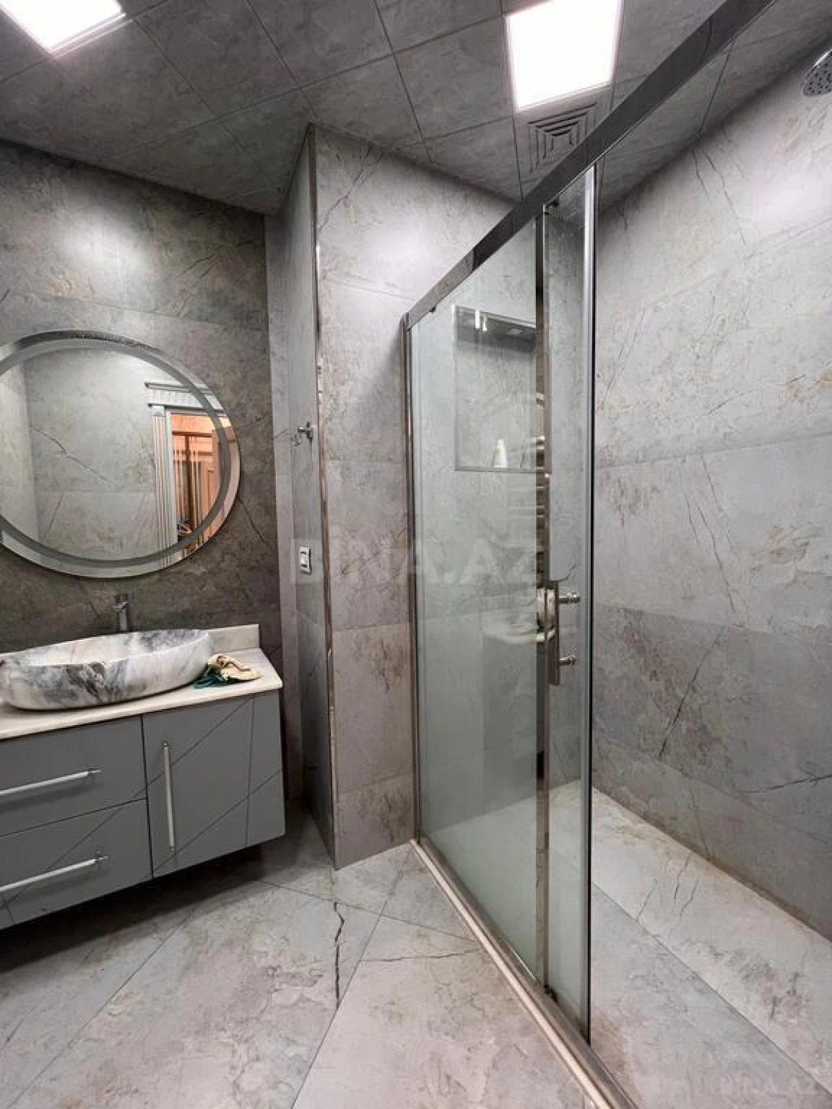 Satılır 2 otaqlı mənzil 105 m²