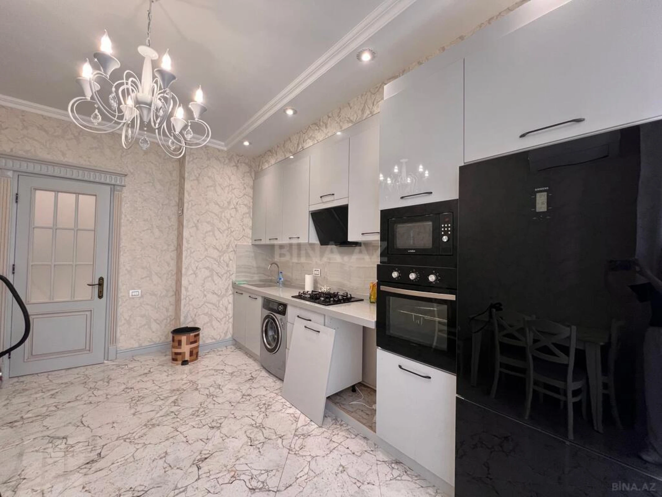 Satılır 2 otaqlı mənzil 105 m²