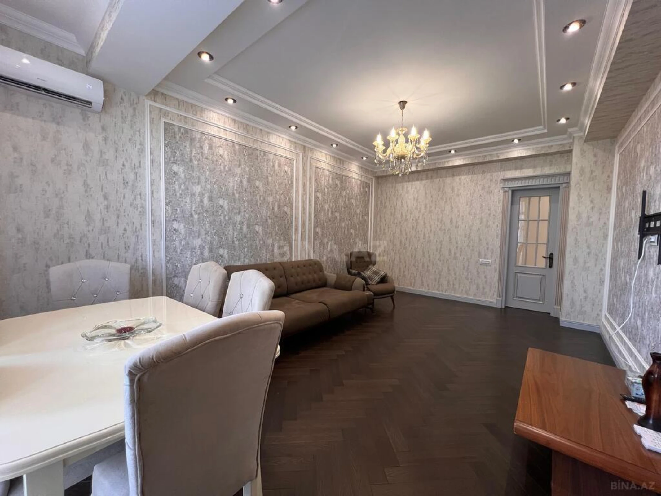 Satılır 2 otaqlı mənzil 105 m²