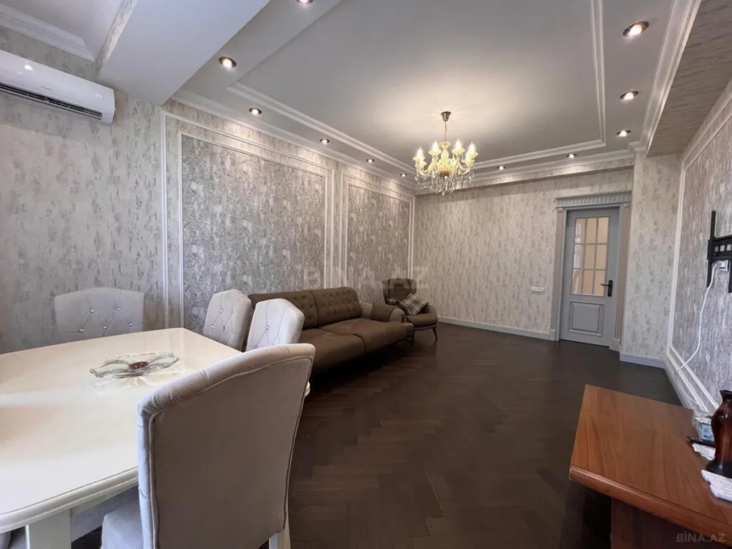 Satılır 2 otaqlı mənzil 105 m²