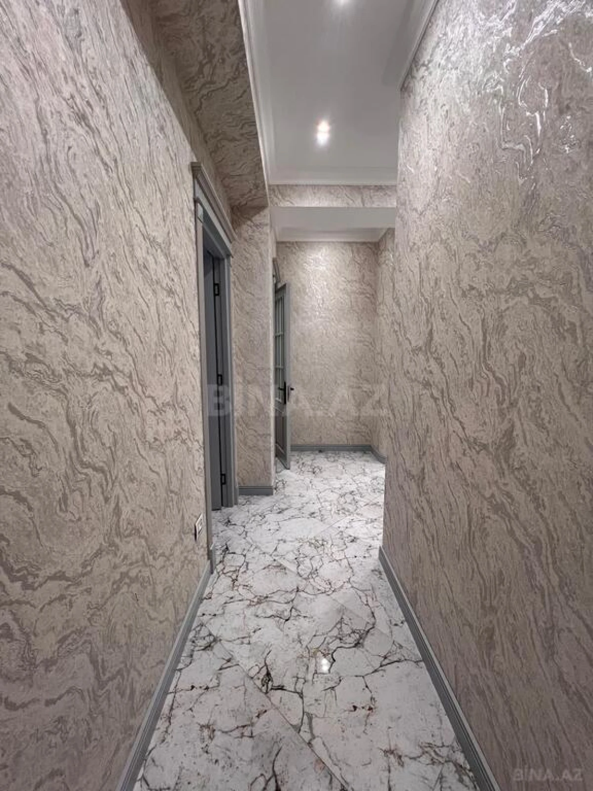 Satılır 2 otaqlı mənzil 105 m²