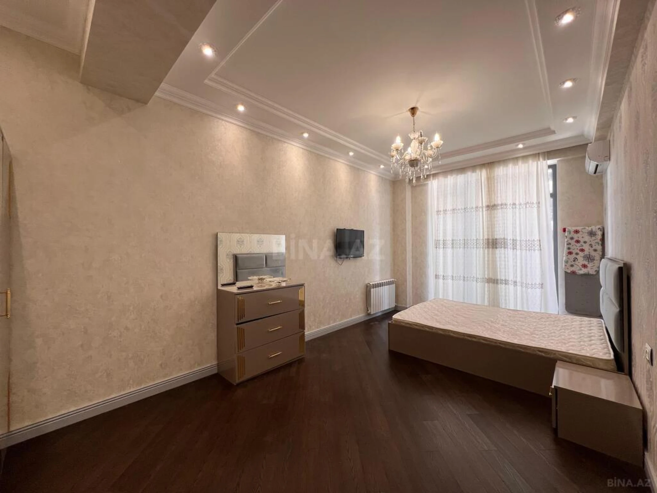 Satılır 2 otaqlı mənzil 105 m²