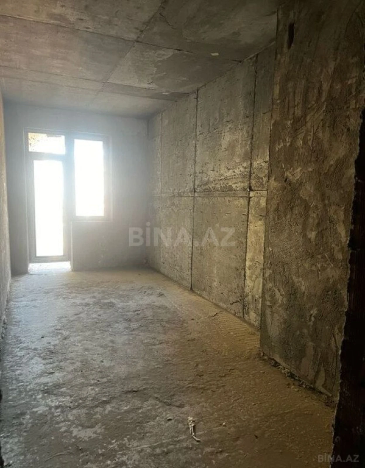Satılır 5 otaqlı mənzil 323 m²