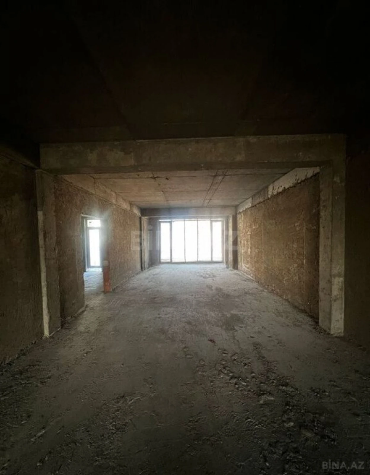 Satılır 5 otaqlı mənzil 323 m²