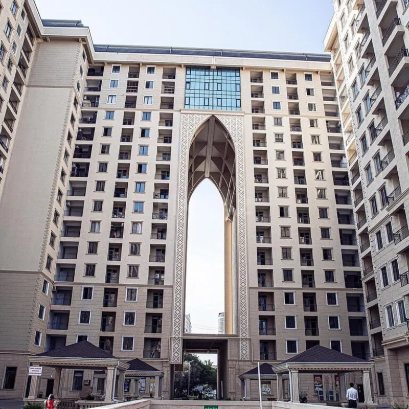 Satılır 5 otaqlı mənzil 323 m²
