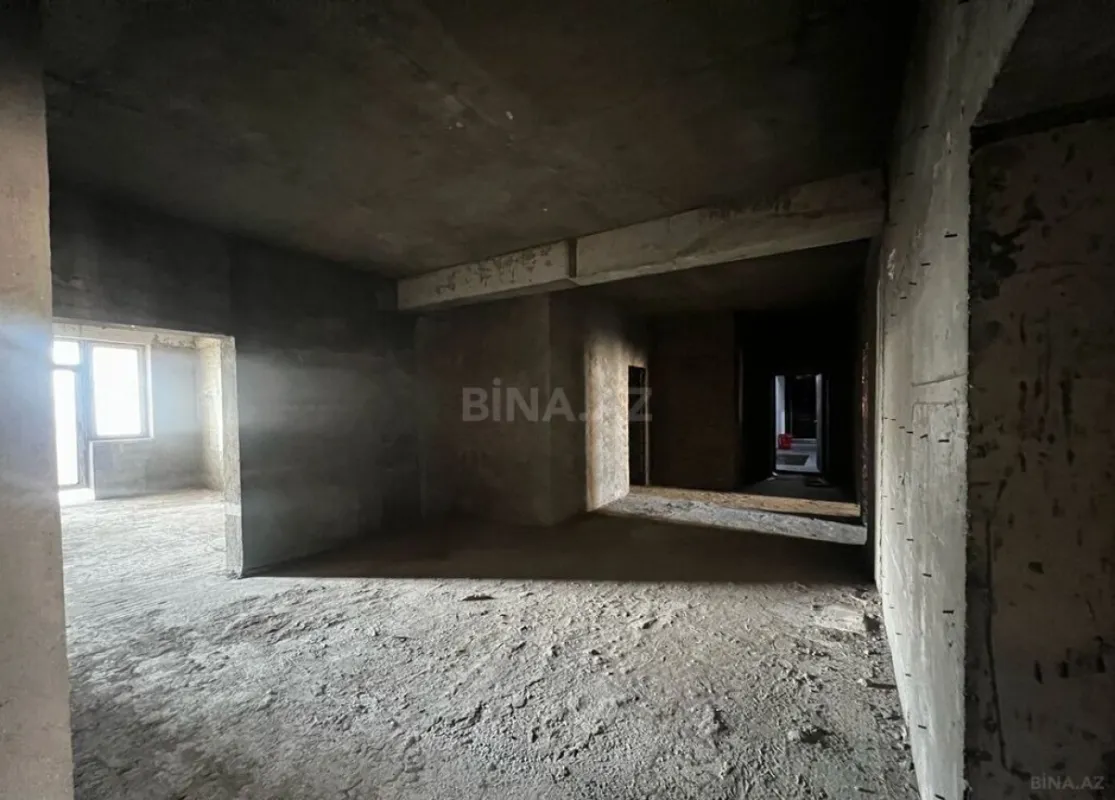 Satılır 5 otaqlı mənzil 323 m²