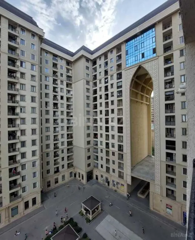 Satılır 5 otaqlı mənzil 323 m²