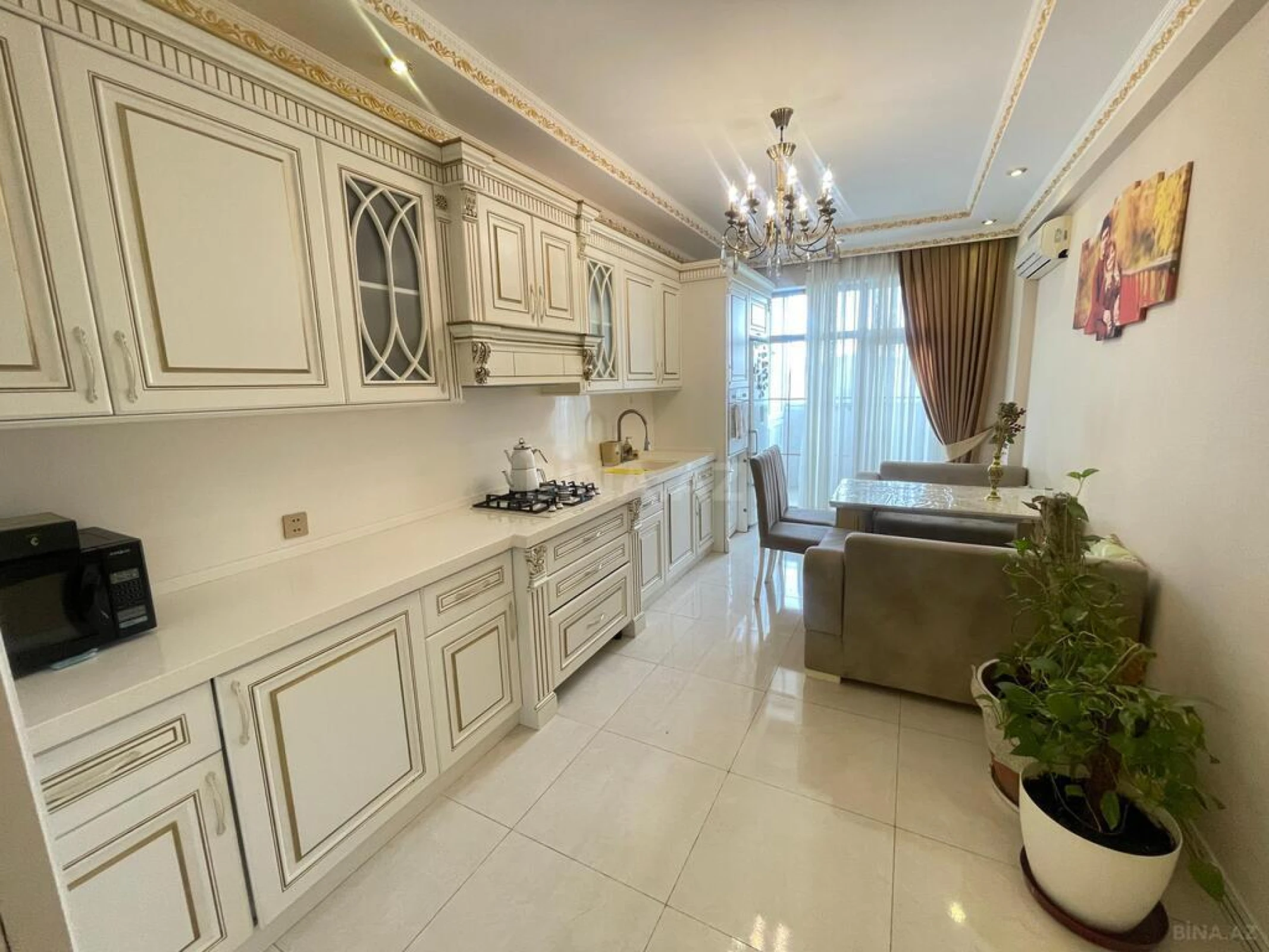 Kirayə verilir 4 otaqlı mənzil 180 m²