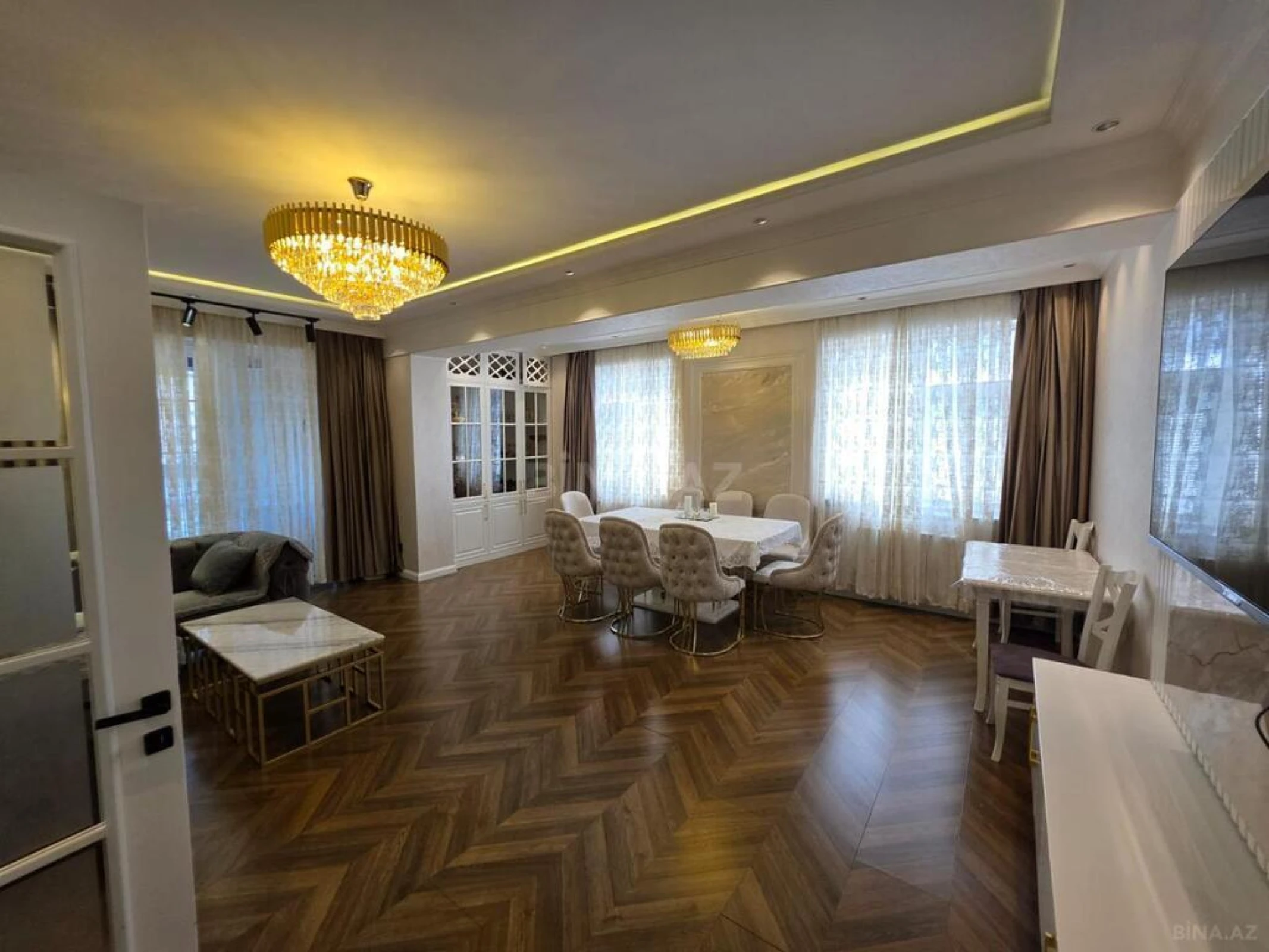 Satılır 3 otaqlı mənzil 130 m²