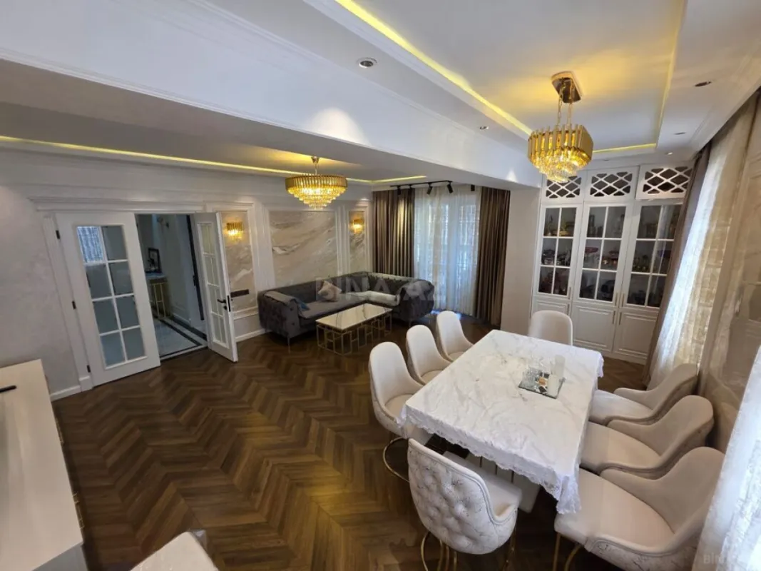 Satılır 3 otaqlı mənzil 130 m²
