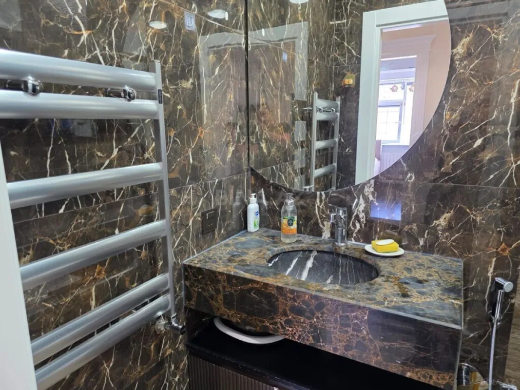 Satılır 3 otaqlı mənzil 130 m²