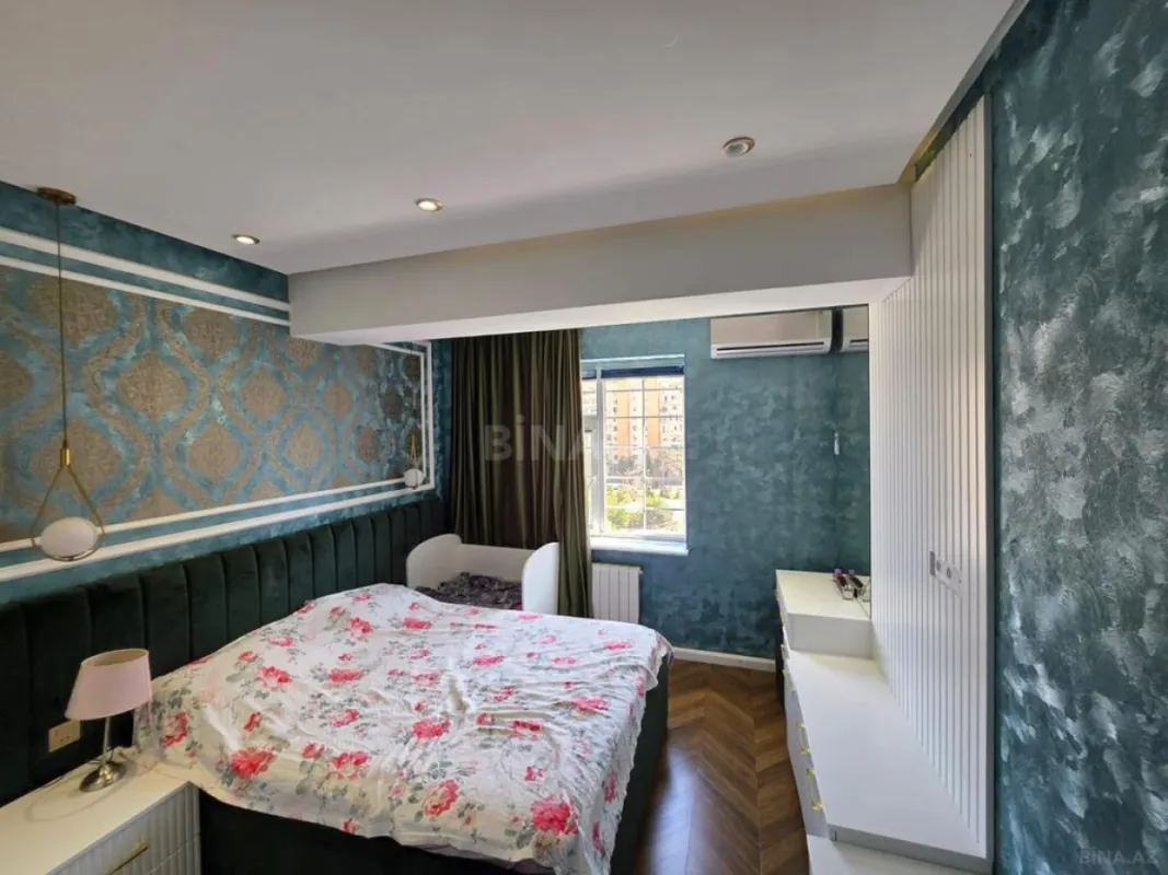 Satılır 3 otaqlı mənzil 130 m²