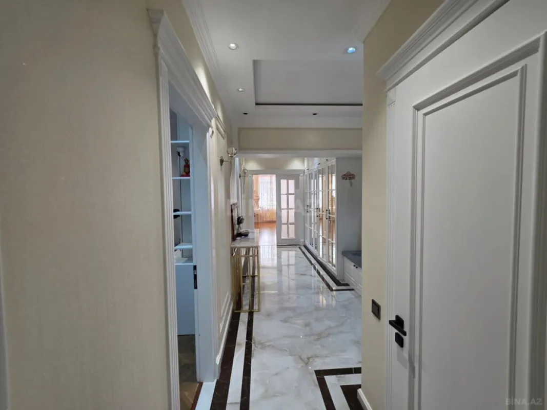 Satılır 3 otaqlı mənzil 130 m²