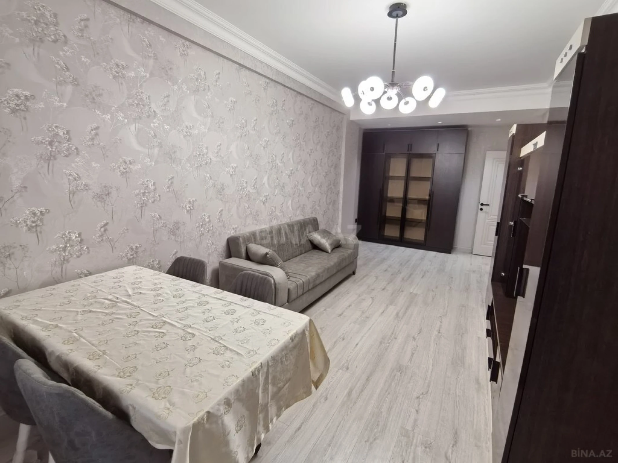 Kirayə verilir 2 otaqlı mənzil 72 m²