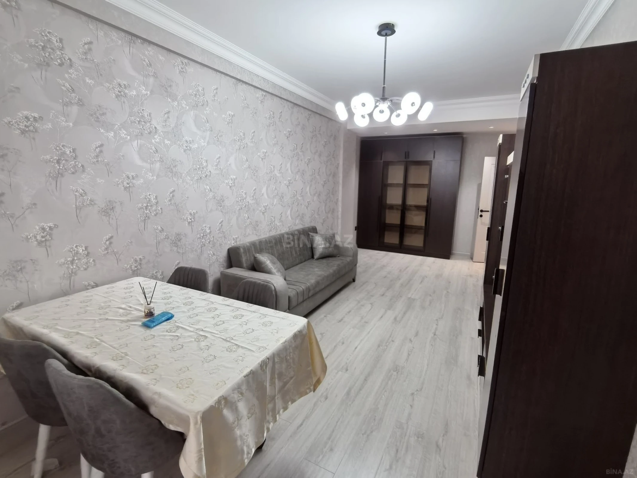 Kirayə verilir 2 otaqlı mənzil 72 m²
