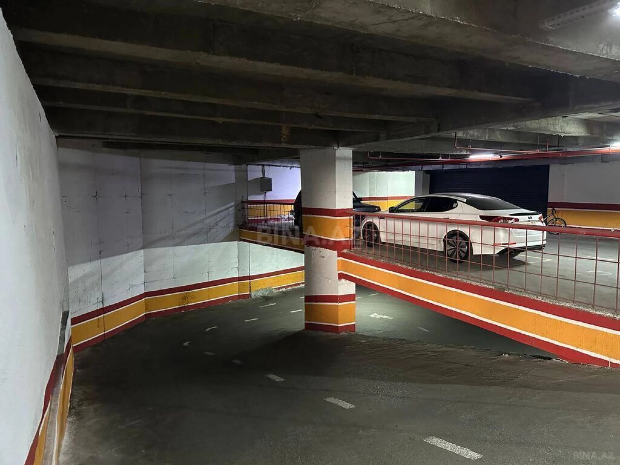 Satılır 4 otaqlı mənzil 150 m²