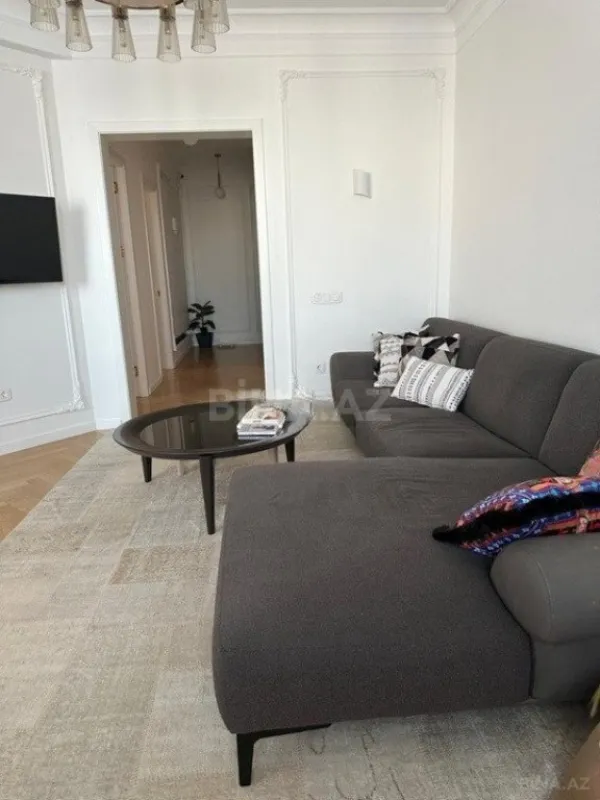 Satılır 3 otaqlı mənzil 105 m²