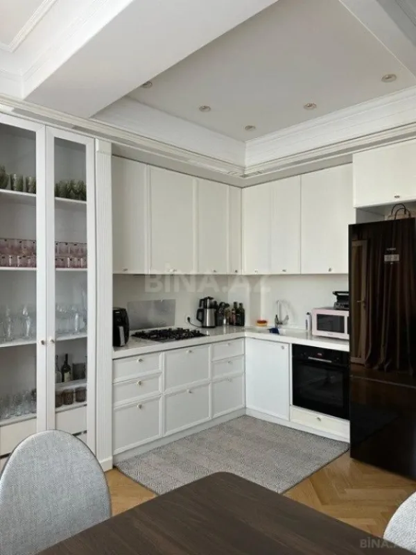 Satılır 3 otaqlı mənzil 105 m²