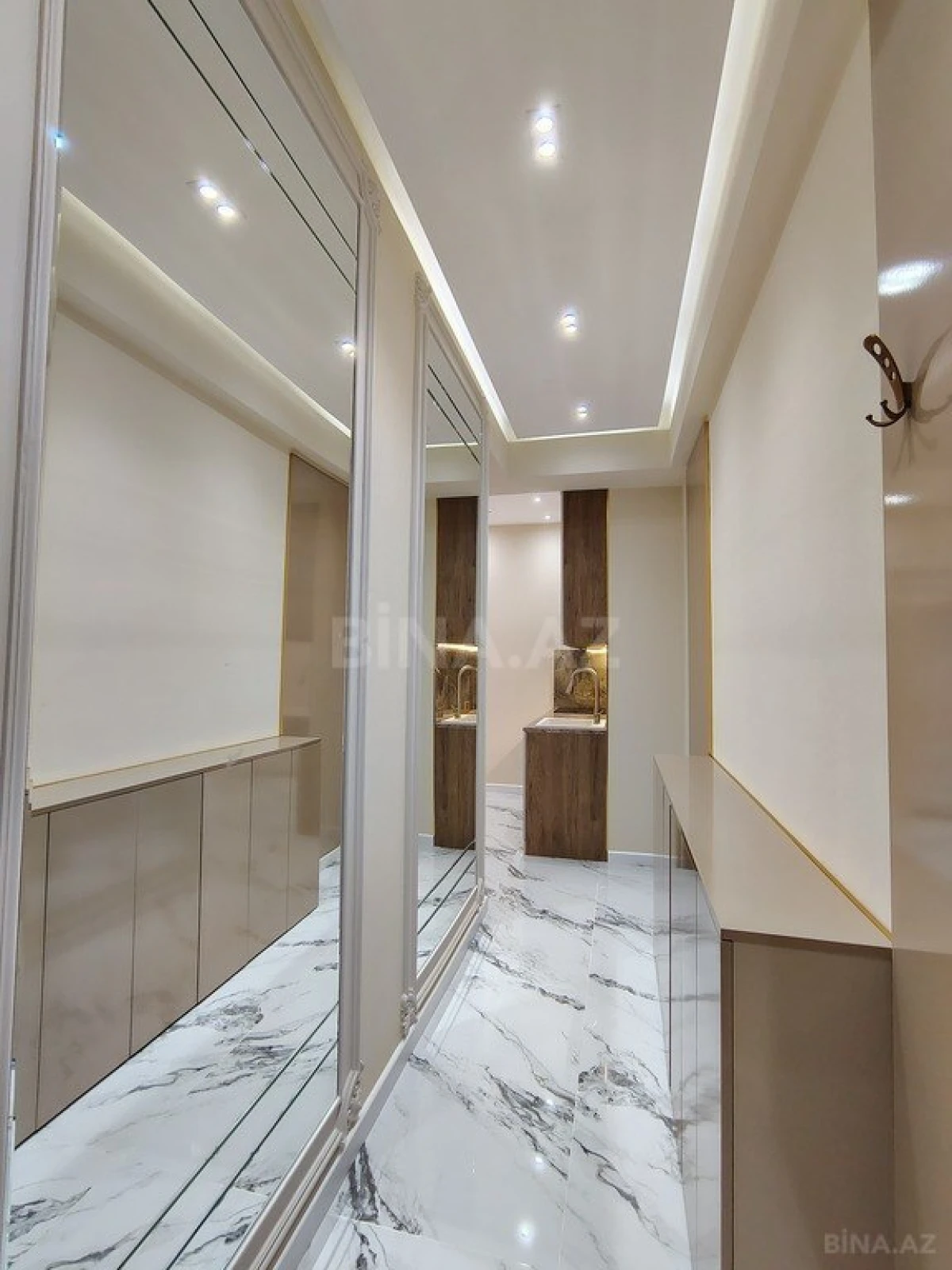 Satılır 2 otaqlı mənzil 68 m²