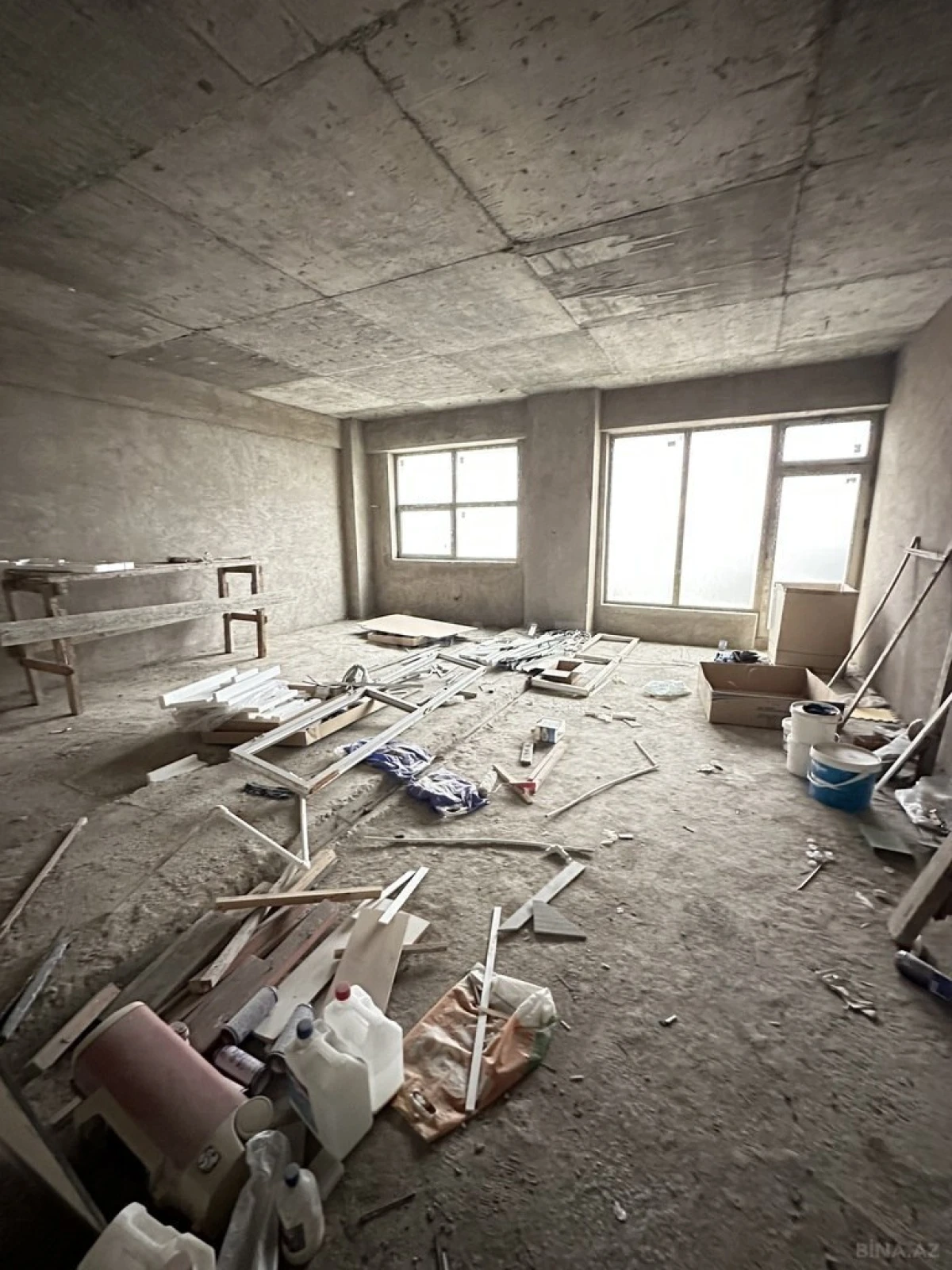 Satılır 4 otaqlı mənzil 192 m²