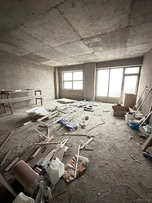 Satılır 4 otaqlı mənzil 192 m²