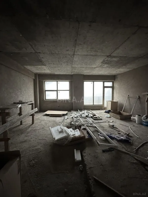 Satılır 4 otaqlı mənzil 192 m²