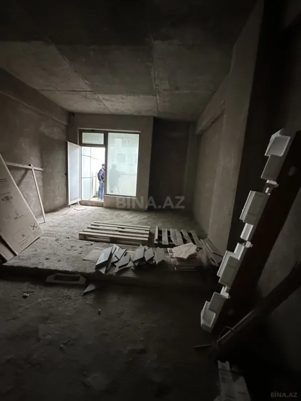 Satılır 4 otaqlı mənzil 192 m²